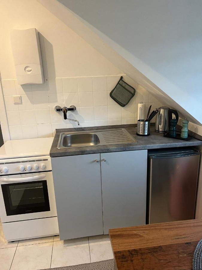 25 Qm Ferienwohnung Neuss Furth Экстерьер фото